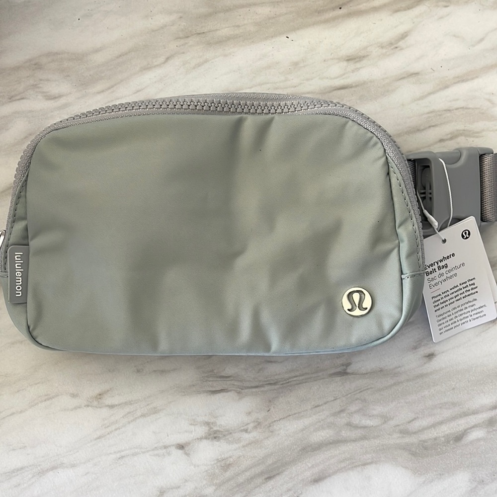 Lululemon Everywhere Belt Bag